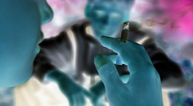 Troppi ragazzi in Italia fanno uso di sigarette, prodotti che i minori di 18 anni non potrebbero neppure comprare