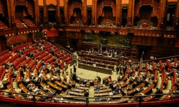 2. Il Ministro Sirchia rivela la strategia adottata per far approvare la legge per la tutela della salute dal fumo passivo