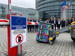 Dispositivo e-cig usa e getta ad alta capacità bloccato dalla sbarra normativa TPD dell'Unione Europea